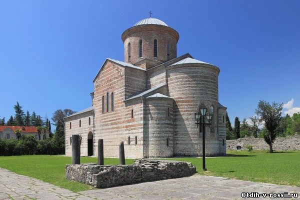 Патриарший собор в Пицунде